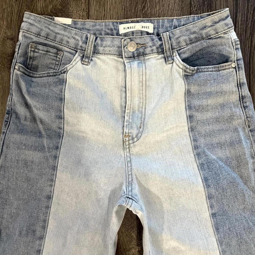 Almost Famous Two Tone High Rise Straight Leg Jeans Raw Hem Size 7 Colorblock - Picture 5 of 15